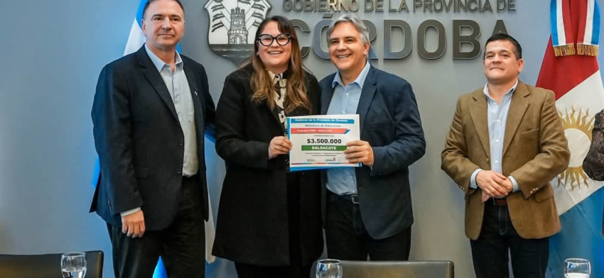 Salsacate fue reconocida por su trayectoria en Educación durante 2024